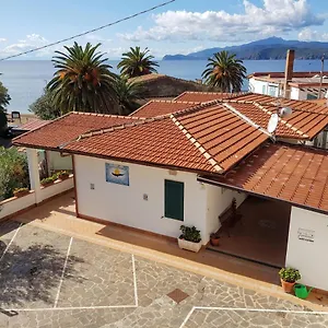 https://residenza-airone-blu.it-tuscanyhotel.com